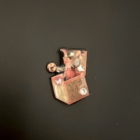 NWOT VINTAGE DESIGNS FROM THE DEEP JACK-IN-THE-BOX BROOCH - Picture 1 of 5